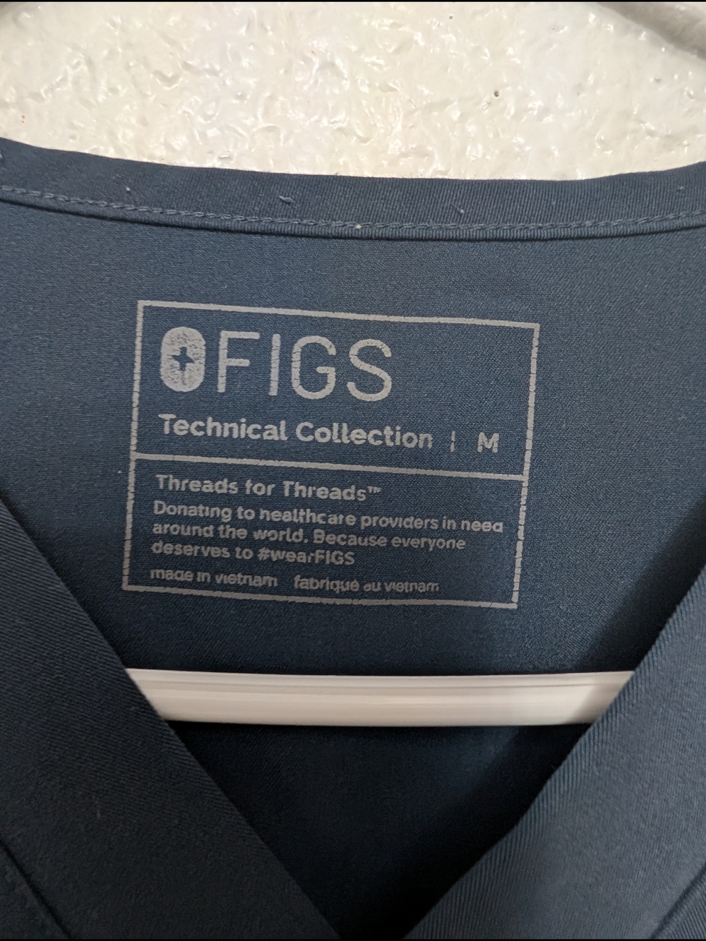 FIGS Navy Scrub Set - Top & Pants - Picture 3 of 7